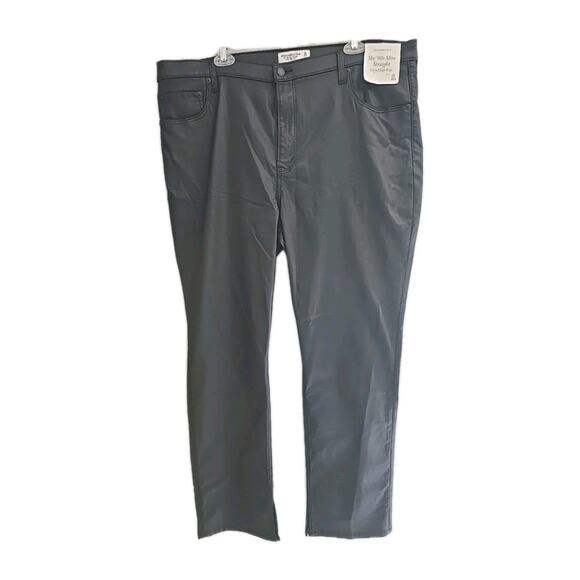 NWT Abercrombie & Fitch Black Slim Straight High Rise Jeans Womans Size 35/20 - Picture 1 of 7